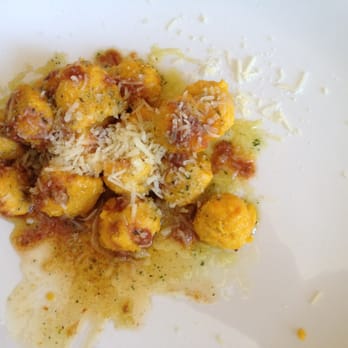 La Retama - Ñoquis de calabaza con salsa pesto - Vegetarian Near Me - Zaragoza, Z La Retama - Ñoquis de calabaza con salsa pesto - Vegetarian Near Me - Zaragoza, Z