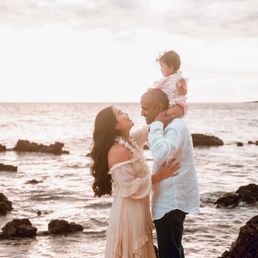 Makena Beach family photo by OhWowFotos Makena Beach family photo by OhWowFotos