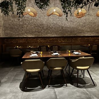 Yasemi, A Modern Mediterranean Restaurant - Seating - Mediterranean Near Me - Chicago, Illinois