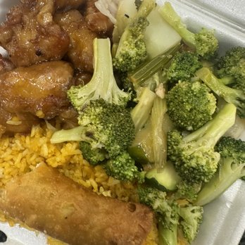 Chinese Gourmet Express - Orange chicken, a load of perfectly cooked veggies, fried rice and a perfectly crisp egg roll. - Chinese Near Me - Louisville, Kentucky Chinese Gourmet Express - Orange chicken, a load of perfectly cooked veggies, fried rice and a perfectly crisp egg roll. - Chinese Near Me - Louisville, Kentucky