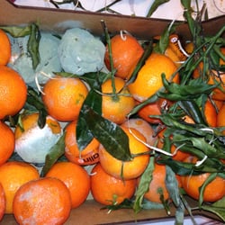 Intermarché - voilà ce que j'ai eu comme surprise en ouvrant ma caisse de clémentine achetée à intermarché samedi  9 novembre  caisse fermée
