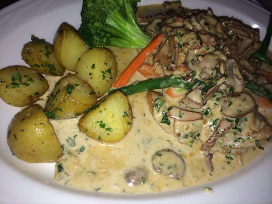 Sonoma Wine Shop / La Bodega Kitchen by null