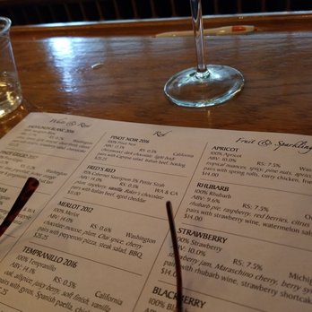 Lynfred Winery - Wine Tasting Room Near Me - Wheeling, Illinois
