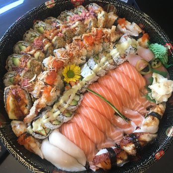 Hiroi Sushi - Large Maki & Sushi Tray B - Sushi Bars Near Me - Mississauga, Ontario