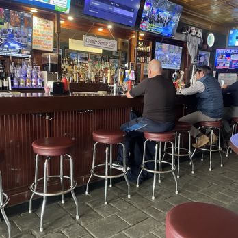 Fishers Grille - Bar area - Pubs Near Me - Greensboro, North Carolina
