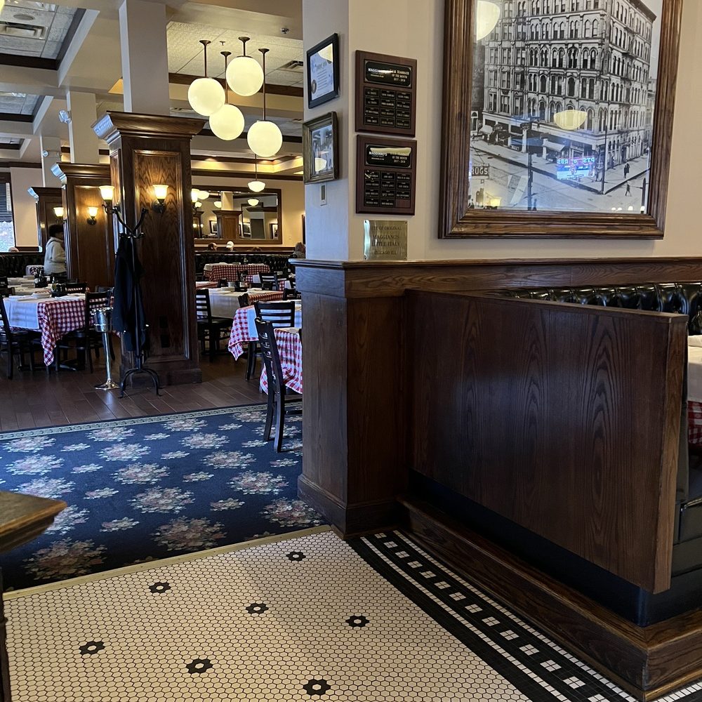 Maggiano's Little Italy - Foyer - Italian Near Me - Indianapolis, Indiana Maggiano's Little Italy - Foyer - Italian Near Me - Indianapolis, Indiana