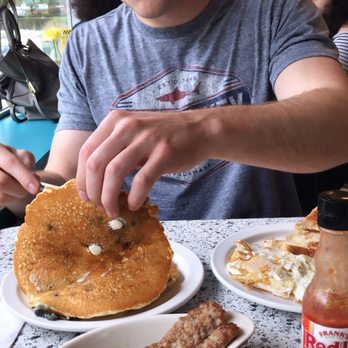 Valliant's Diner - Blueberry pancakes and sausage - Breakfast & Brunch Near Me - Pittsburgh, Pennsylvania