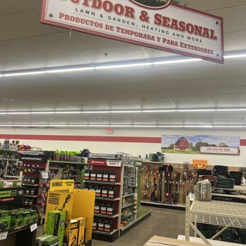 Tractor Supply - 8/3/22 Interior - Department Stores Near Me - Sparks, Nevada