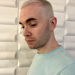Salon Adikt - Décoloration, cut (mostly clippers with scissors) by Darren