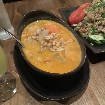 Sophia's Thai Bar & Kitchen - Massaman curry and pineapple fried rice - Thai Near Me - Davis, California Sophia's Thai Bar & Kitchen - Massaman curry and pineapple fried rice - Thai Near Me - Davis, California