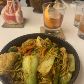 Tiki Thai - Sa-mui Lo mien (with bok choy added instead of chicken) - Tiki Bars Near Me - Reston, Virginia Tiki Thai - Sa-mui Lo mien (with bok choy added instead of chicken) - Tiki Bars Near Me - Reston, Virginia
