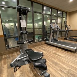 Fairfield by Marriott Inn & Suites Alamogordo - Small fitness center; 2 cardio machines and a broken resistance training machine