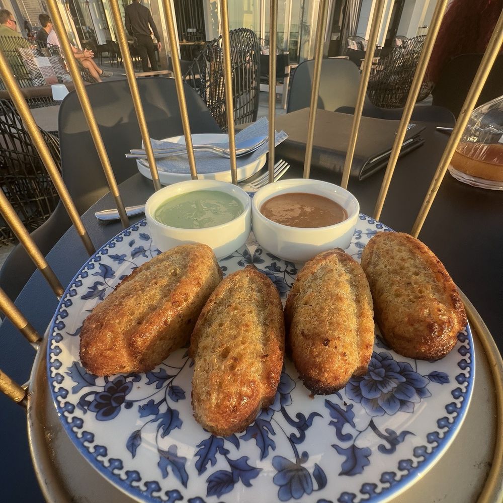 Hudson VU - Birdcage (cornbread) - Lounges Near Me - New York, New York