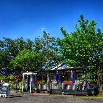 Hobbit Cafe - Awesome patio at the Hobbit Cafe! Eclectic hole in the wall - Burgers Near Me - Houston, Texas