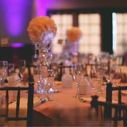 A snapshot of the centerpieces on the table as cocktail hour began