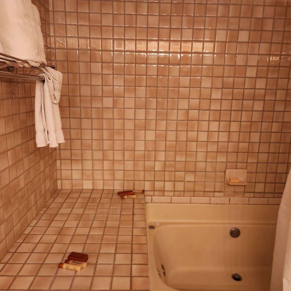 CasaBlanca Resort - Actual bathtub look - Hotels Near Me - Mesquite, Nevada CasaBlanca Resort - Actual bathtub look - Hotels Near Me - Mesquite, Nevada