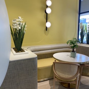 Eggdaddy - Seating area - Breakfast & Brunch Near Me - Dallas, Texas