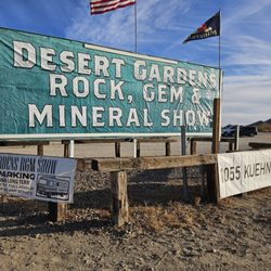 Desert Gardens Rock Gem & Mineral Show - Sign to gem show