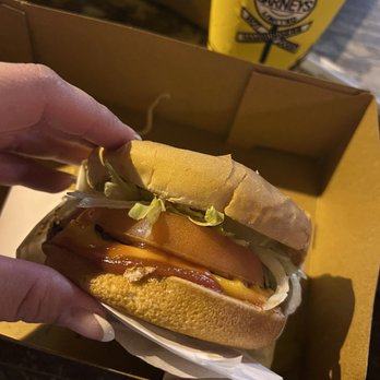 Carneys - Hamburger - Burgers Near Me - Studio City, California Carneys - Hamburger - Burgers Near Me - Studio City, California