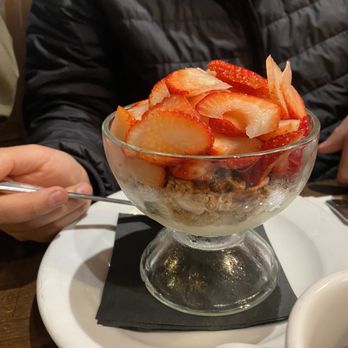 Foxy's Restaurant - Granola Parfait - Diners Near Me - Glendale, California Foxy's Restaurant - Granola Parfait - Diners Near Me - Glendale, California