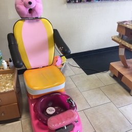 The "kiddie pedi" chair is my favorite of all! If only I could fit! The "kiddie pedi" chair is my favorite of all! If only I could fit!