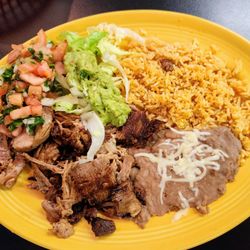 La Guacamaya - Carnitas - YUM!!