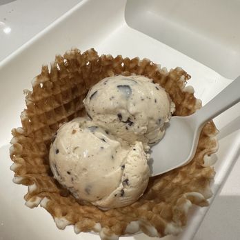 Jeni's Splendid Ice Creams - Salted Peanut Butter with Chocolate Flecks regular in a waffle bowl - Ice Cream & Frozen Yogurt Near Me - Austin, Texas Jeni's Splendid Ice Creams - Salted Peanut Butter with Chocolate Flecks regular in a waffle bowl - Ice Cream & Frozen Yogurt Near Me - Austin, Texas