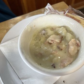 Halfway House Restaurant - Clam chowder - lots of clams and bacon - Diners Near Me - Brinnon, Washington Halfway House Restaurant - Clam chowder - lots of clams and bacon - Diners Near Me - Brinnon, Washington