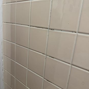 Inns of the Corps - Ward Lodge Camp Pendleton - Black Mold in the bathroom - Bed & Breakfast Near Me - Camp Pendleton, California