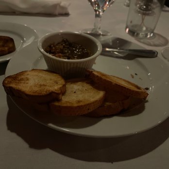 Crocodile Restaurant & Bar - Bars Near Me - Santa Barbara, California