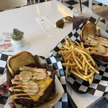 Small's Smash Club - Burgers Near Me - San Clemente, California Small's Smash Club - Burgers Near Me - San Clemente, California