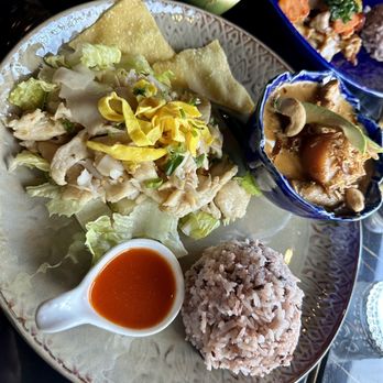 MaKiin - Lunch - Thai Near Me - Houston, Texas