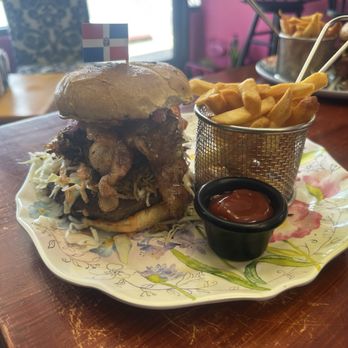 La Dolcekca Bakery Cafe - Really good burger!! - Bakeries Near Me - Charlotte, North Carolina