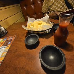 El Muchacho Alegre - Chips and salsa