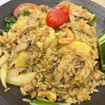 When In Bangkok - Chicken pineapple fried rice - Thai Near Me - Flushing, New York When In Bangkok - Chicken pineapple fried rice - Thai Near Me - Flushing, New York