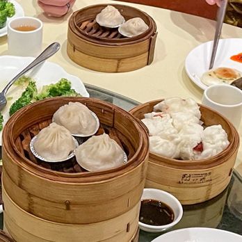 MingHin Cuisine - Juicy well-seasoned pork soup dumplings, and lovely messy bbq pork buns - Seafood Near Me - Chicago, Illinois