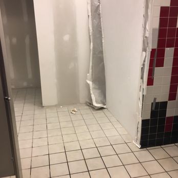 AMC White Marsh 16 - This wall might topple over. - Cinema Near Me - Baltimore, Maryland