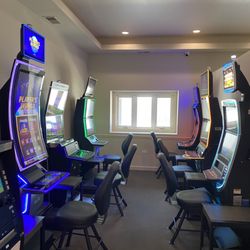 The 100 Lounge - J&J Gaming