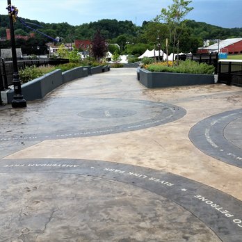 Mohawk Valley Gateway Overlook - From the center of the bridge looking south. - Parks Near Me - Amsterdam, New York