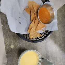 Taqueria La Shula - hard chips with salsa