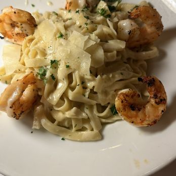 Pesce iTALiAN - Shrimp Alfredo - Diners Near Me - St Thomas, Virgin Islands