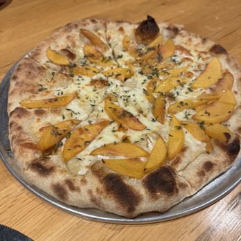 Simi Valley Brewing - Brie and peach pizza - Brewpubs Near Me - Simi Valley, California Simi Valley Brewing - Brie and peach pizza - Brewpubs Near Me - Simi Valley, California