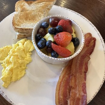 First Watch - Kids Bacon & Egg - Breakfast & Brunch Near Me - N. Kansas City, Missouri