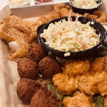 The Fishin' Pig - Billy's seafood platter - Barbeque Near Me - Farmville, Virginia