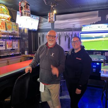 Beach Tavern - Bars Near Me - Tacoma, Washington