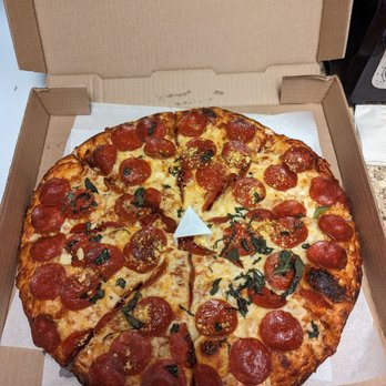 R Pizza - Pepperoni - Pizza Near Me - Springfield, Oregon