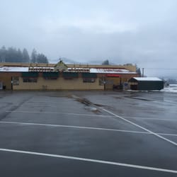 Morton Country Market - Front of the building.