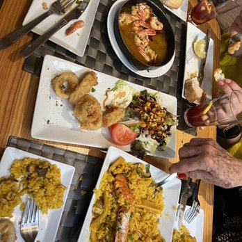 El Sur - Seafood Paella, Garlic Shrimp and fried Calamari - Tapas Bars Near Me - Madrid, M