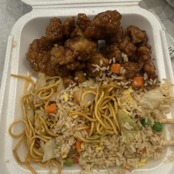 Panda Express - Orange chicken, fried rice, and chow mein - Chinese Near Me - Poinciana, Florida