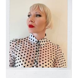 La La Luxe Salon - Platinum bob by owner, Leah